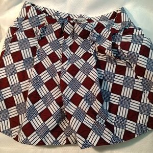 Beside shorts with side pockets missing the belt  pleaded in the front